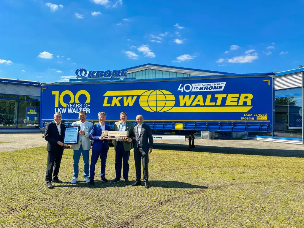 KRONE and LKW WALTER Mark 40 Years of Collaboration