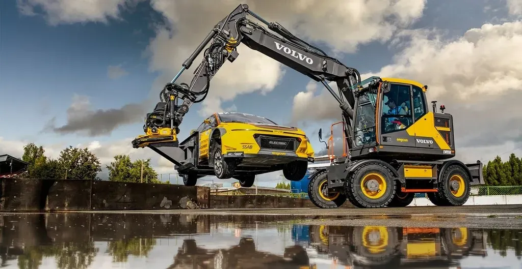 Volvo CE Introduces Electric Car Recovery Tool for Motorsport