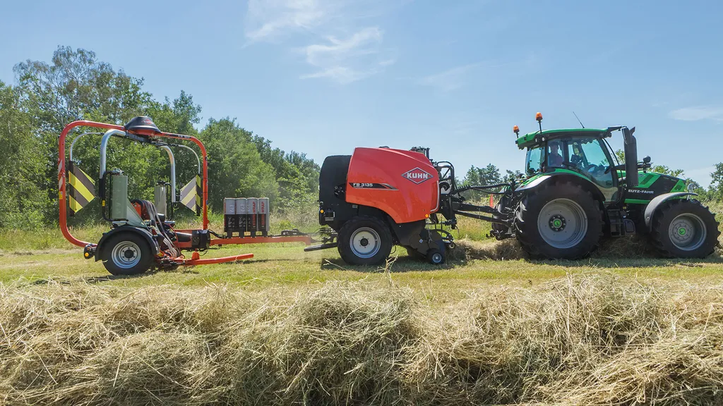 KUHN Introduces Flexible Trailer Coupling for Baling