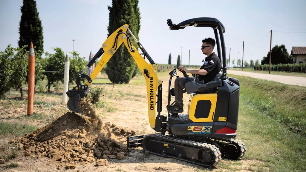 New Holland Construction Introduces E15X Electric Mini Excavator