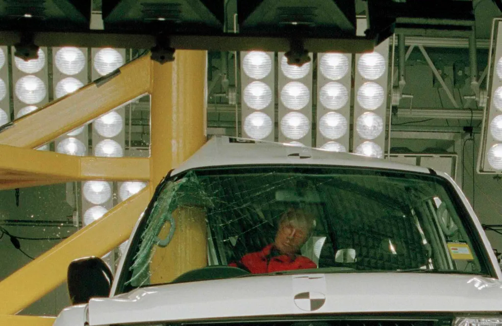 Concerns Raised Over Vehicle Safety Ratings and Pollution