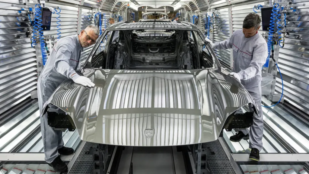 European Automobile Industry Faces Ongoing Challenges