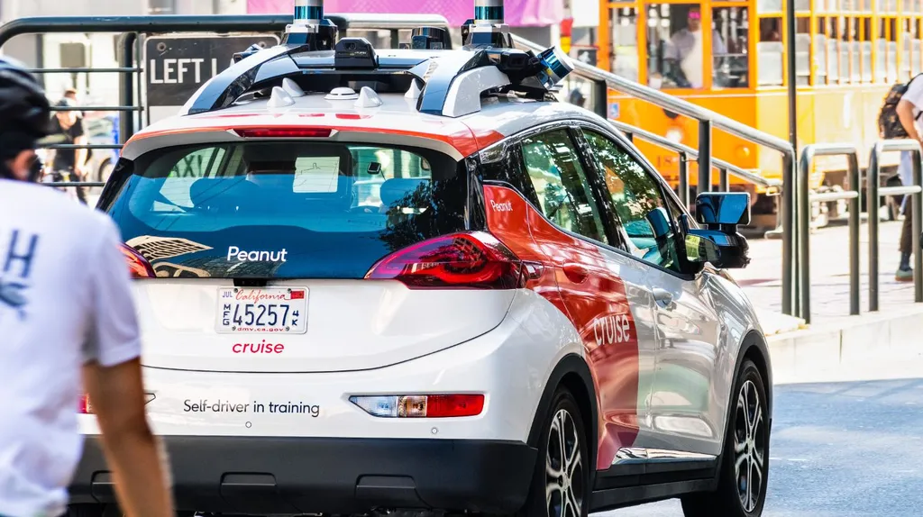 GM Cancels Cruise Robotaxi Business Focused on Restructuring