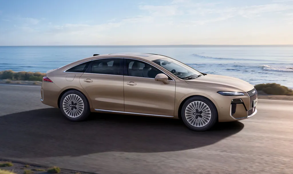 SAIC Launches Roewe M7 DMH Sedan with 2,050km Range