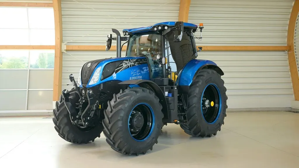 New Holland to show T5 Dual Command tractor in the UK for the first time