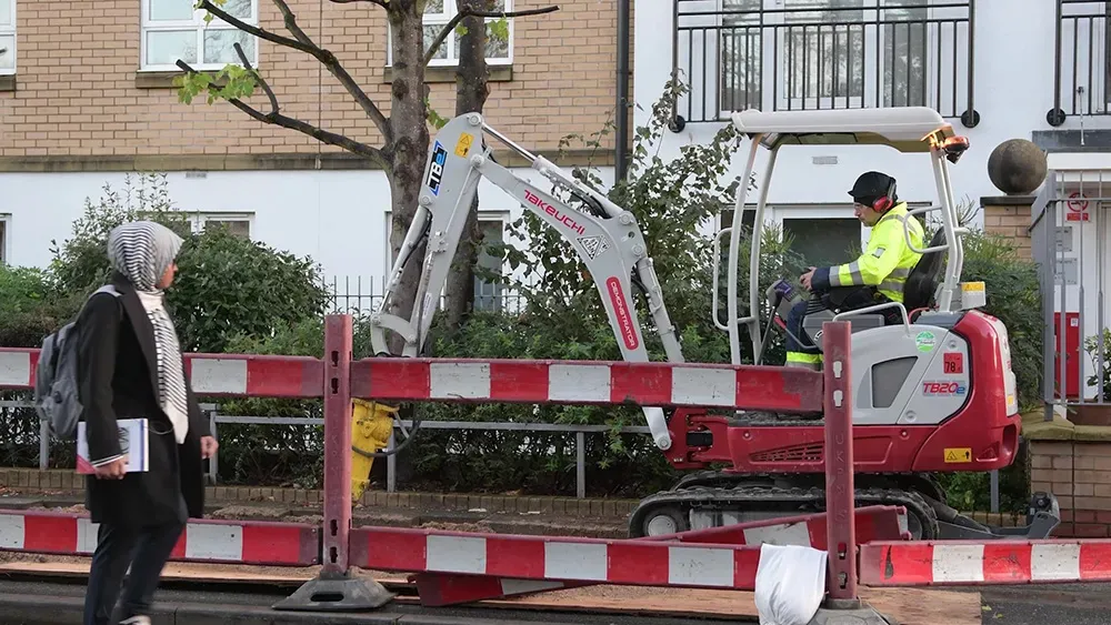 Electric excavator trial aims to cut emissions and noise in London