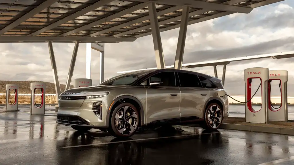Lucid Gravity SUV Features 725km Range and Fast Charging