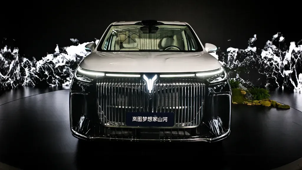 Voyah Dream 5.3m MPV Launched in China from $46,300