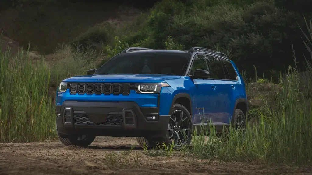 Stellantis Launches New Jeep Cherokee with Hybrid Powertrain