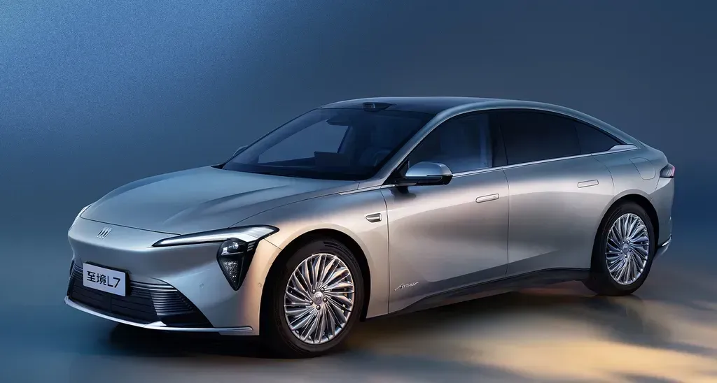 Buick Unveils Electra L7 EREV Sedan for China Market