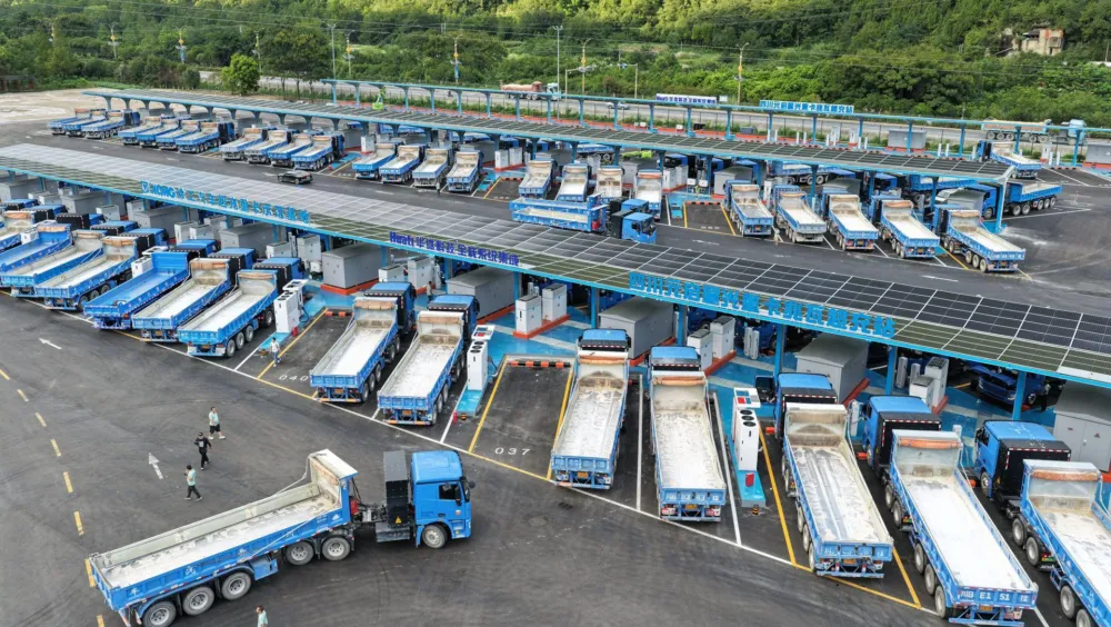 China targets 40% new-energy heavy truck share by 2030