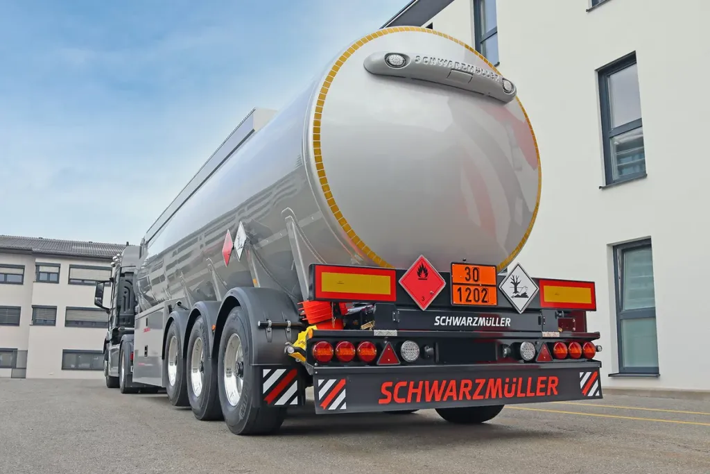 Schwarzmüller presents aluminium fuel tank semi-trailer