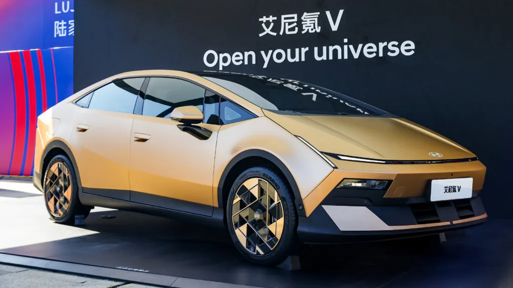 Hyundai Ioniq V revealed with 66.8 kWh and 620 km