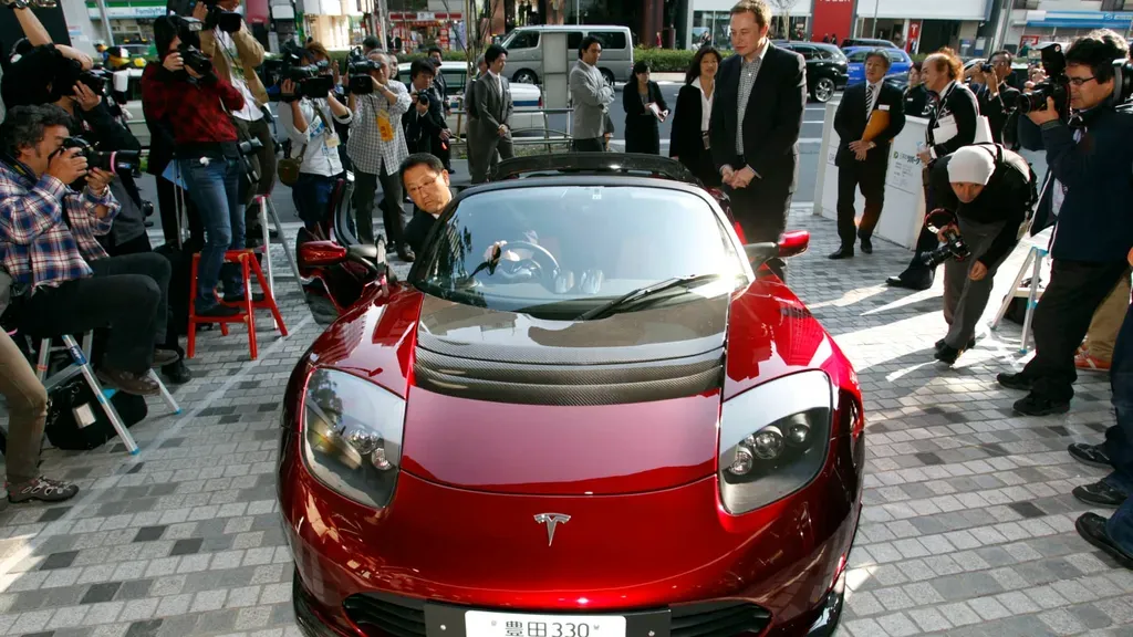 Tesla CEO Promises Roadster Reveal by Year-End