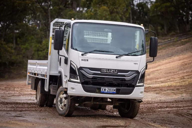 Isuzu NQS 4×4 adds nine-speed transmission for emergency fleets