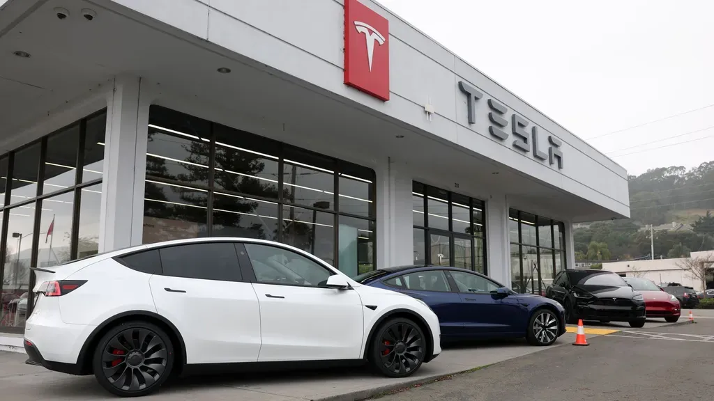 Tesla Faces Federal Probe on Door Handle Safety