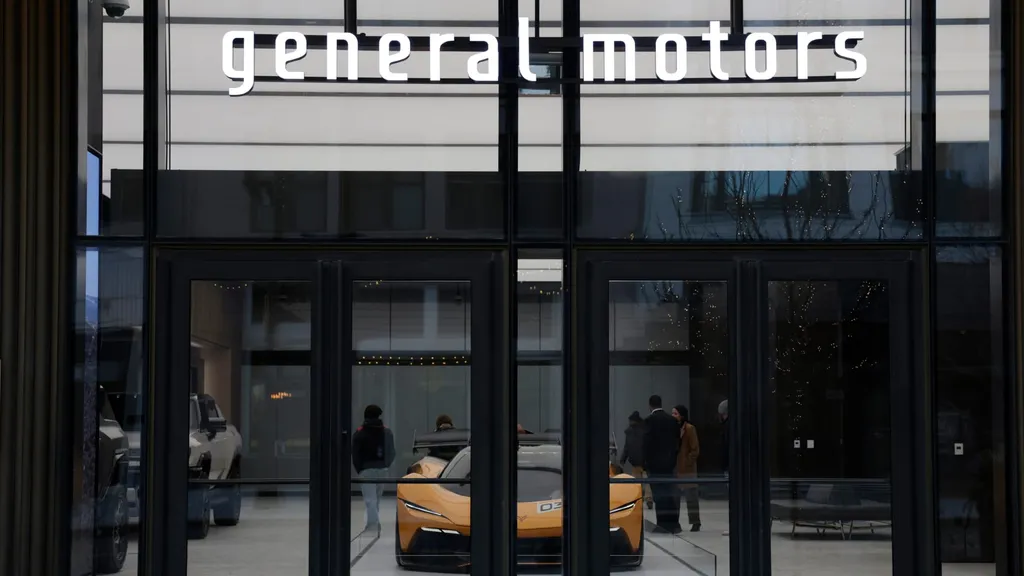 GM expected to report higher adjusted earnings despite slight revenue decline