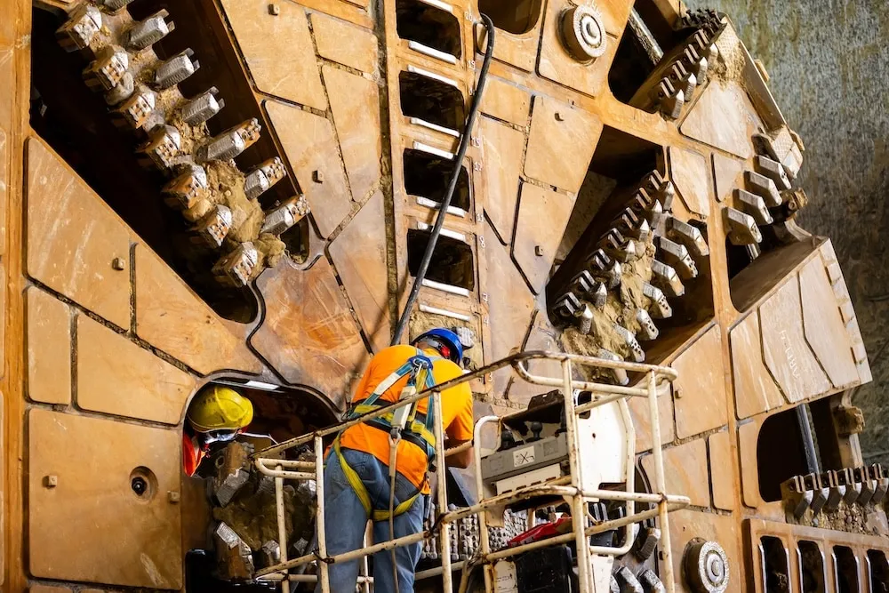 Completion of Twin Launch Caverns for Sydney Harbour Tunnel