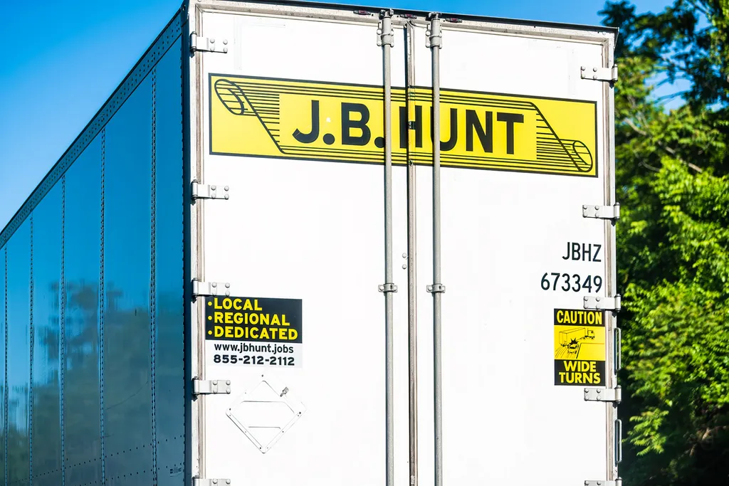 J.B. Hunt reports 19% revenue growth as freight demand improves