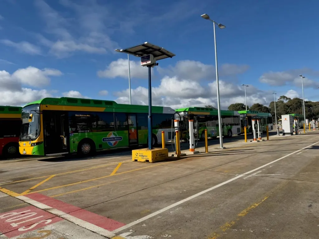 Victoria tenders for 800 zero-emission buses as Queensland opts for diesel