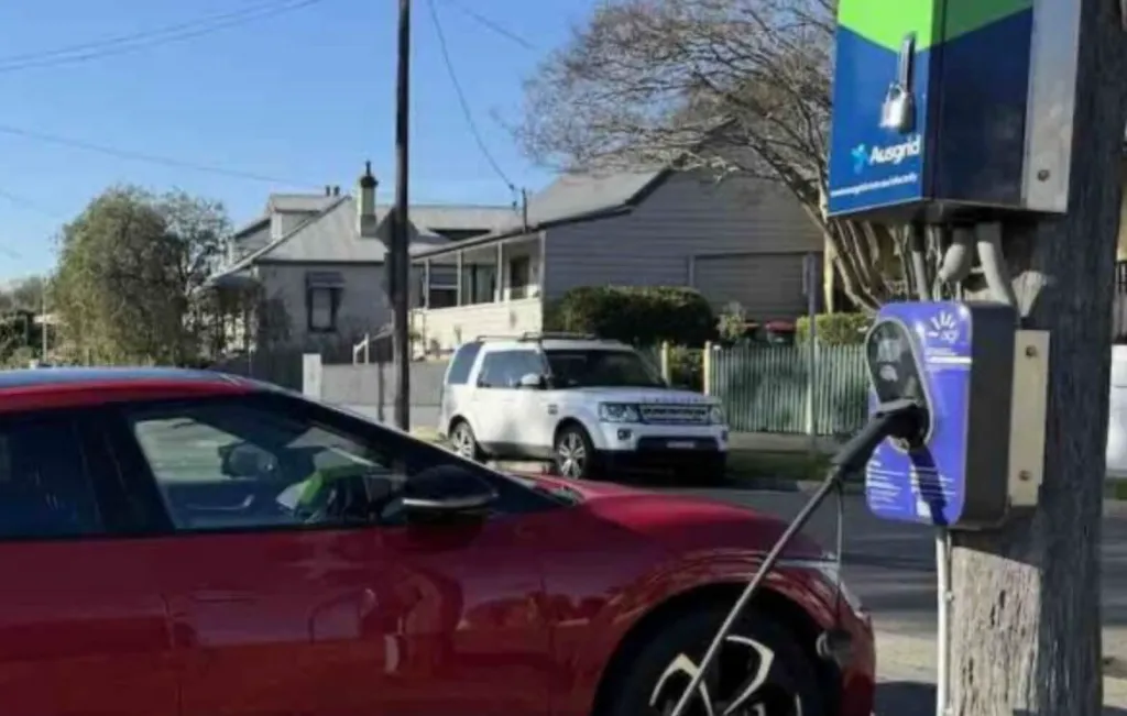 Study calls for locally planned kerbside EV charging
