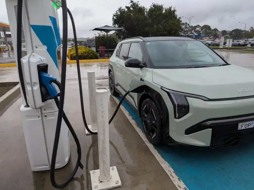 EV battery charging guidance for NMC and LFP