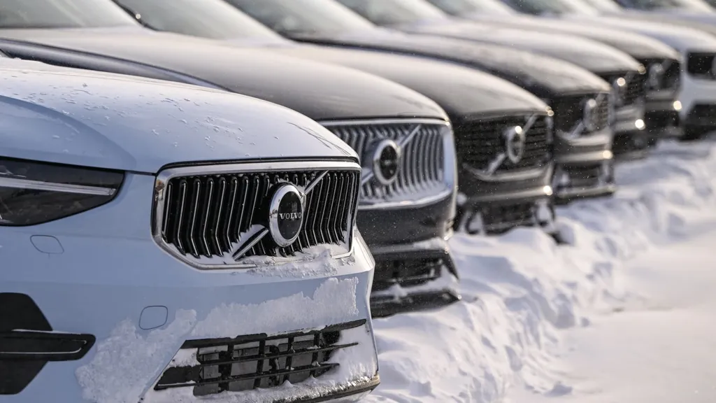 Volvo Cars' Q2 Profit Beats Estimates Despite Revenue Drop