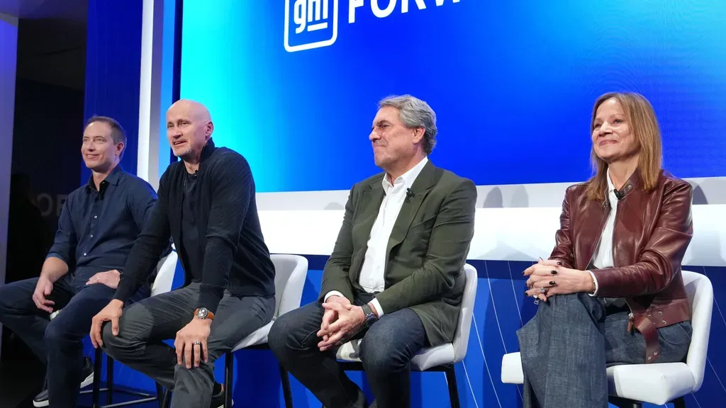 Third senior software executive to leave GM