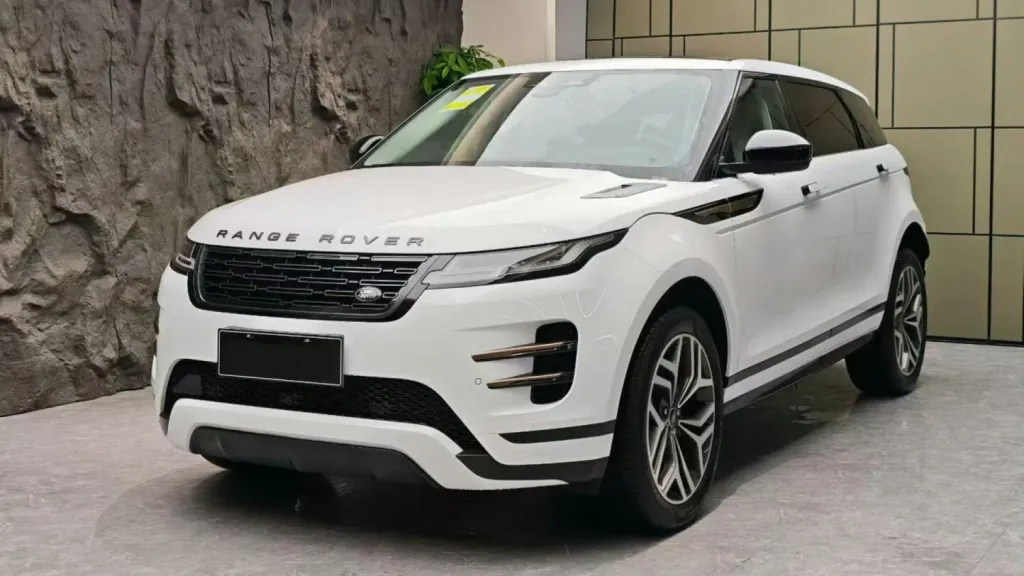 Range Rover Evoque L price cut in China by 33,945 USD