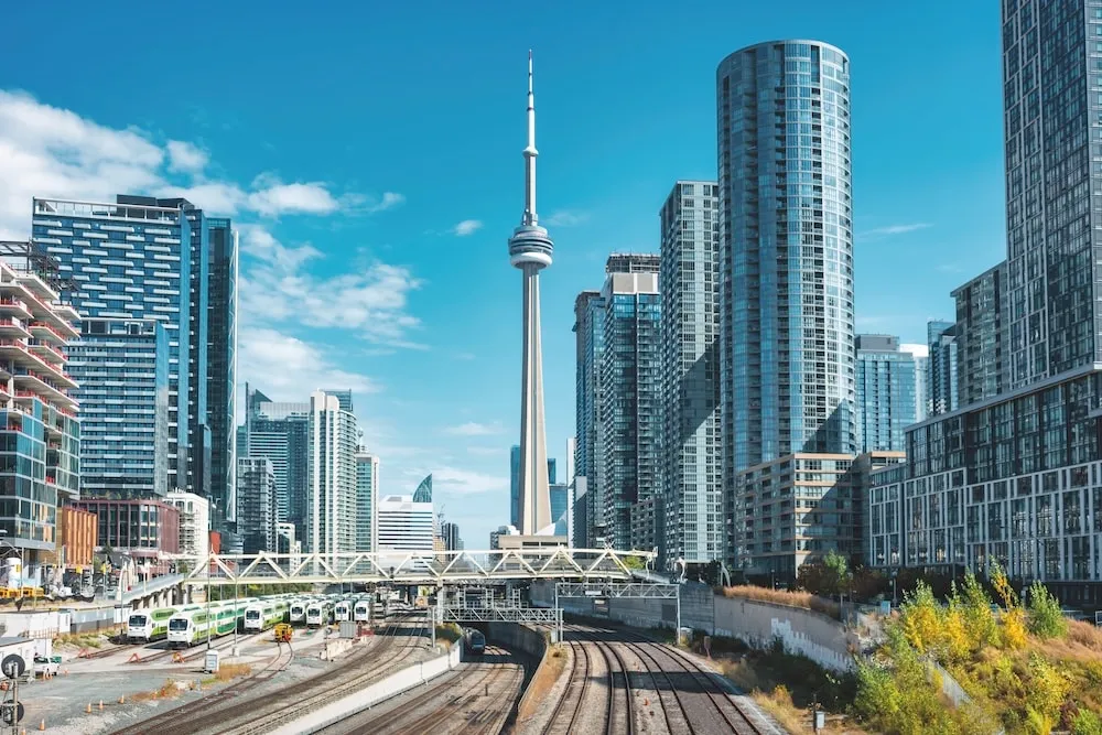 Governance and constructability in brownfield rail projects