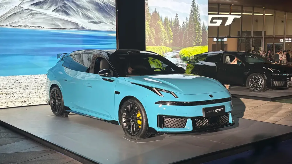 Lynk & Co launches 07 GT plug-in hybrid wagon with 523 hp