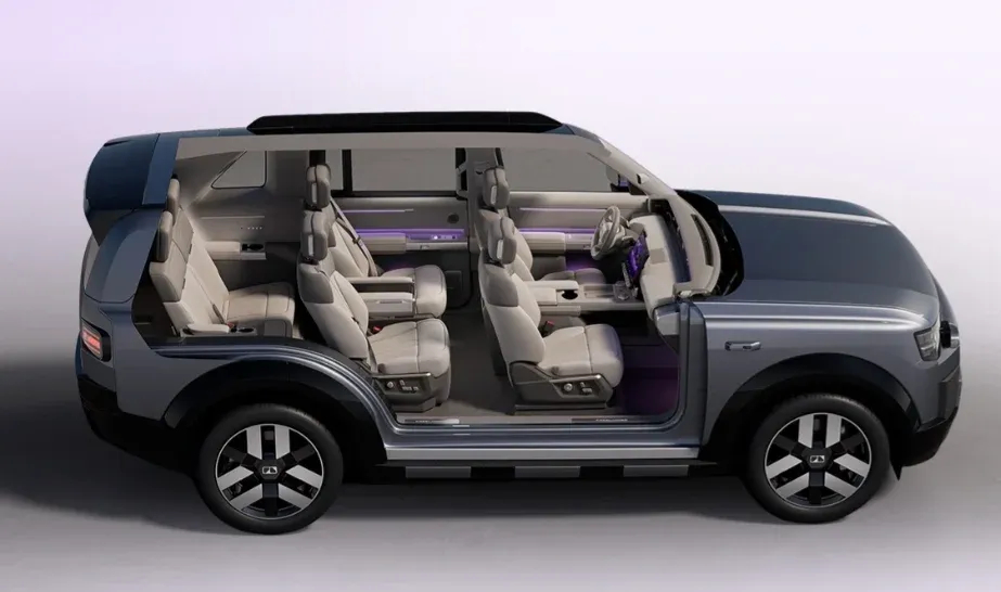 Freelander 8 reveals six-seat cabin and 46.3-inch panoramic display