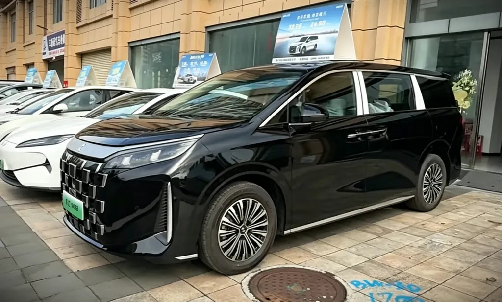 BYD Linghui M9 hybrid van reaches showrooms in China