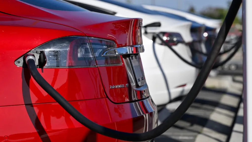 China agrees to halve hybrid car exports to Europe