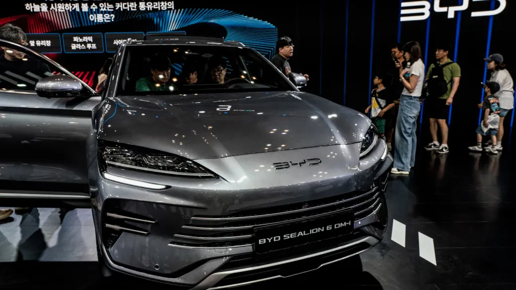 US auto groups urge Trump to keep Chinese automakers out