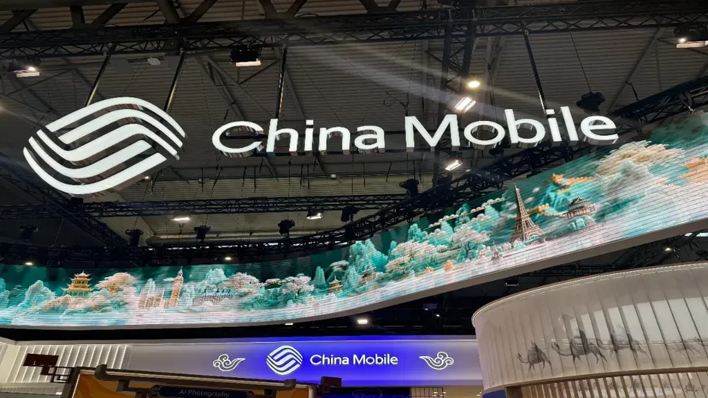 China Mobile Reports Slight Revenue Growth and Expands 5G Base