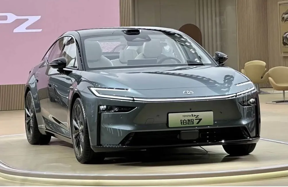 Toyota bZ7 Debuts with Huawei HarmonyOS in China