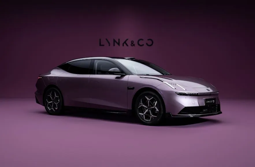 Lynk & Co 10 EM-P Hybrid Sedan Launches in China