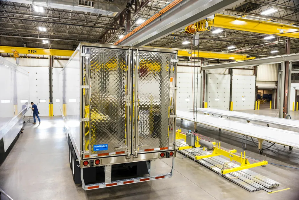 US trailer orders ease seasonally as Wabash opens 2027 order board early