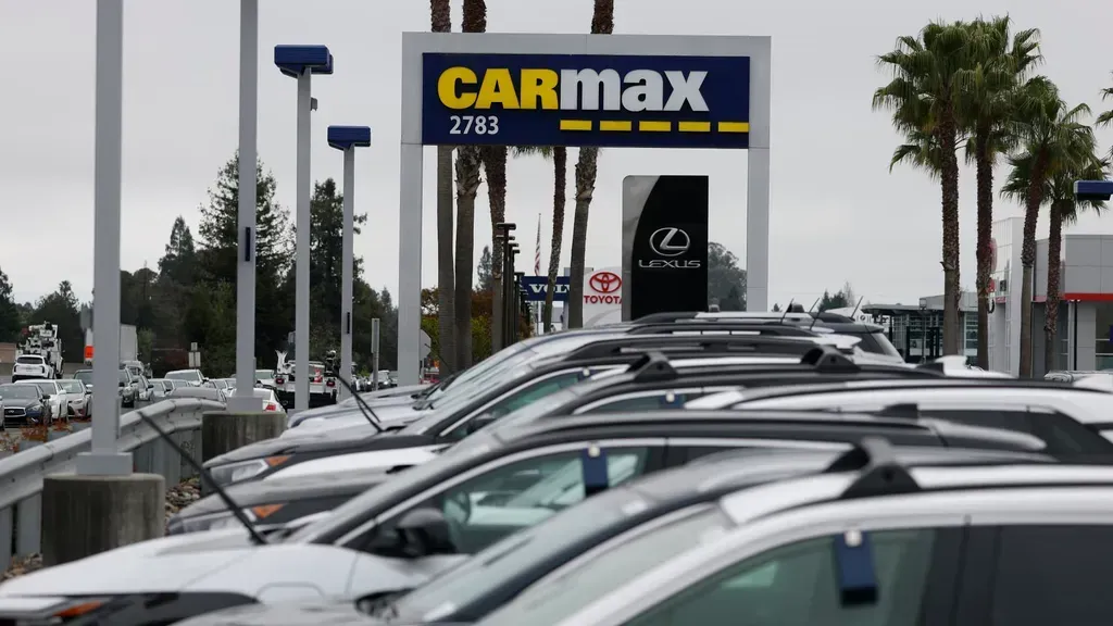 CarMax Shares Drop 20% After Missed Quarterly Targets