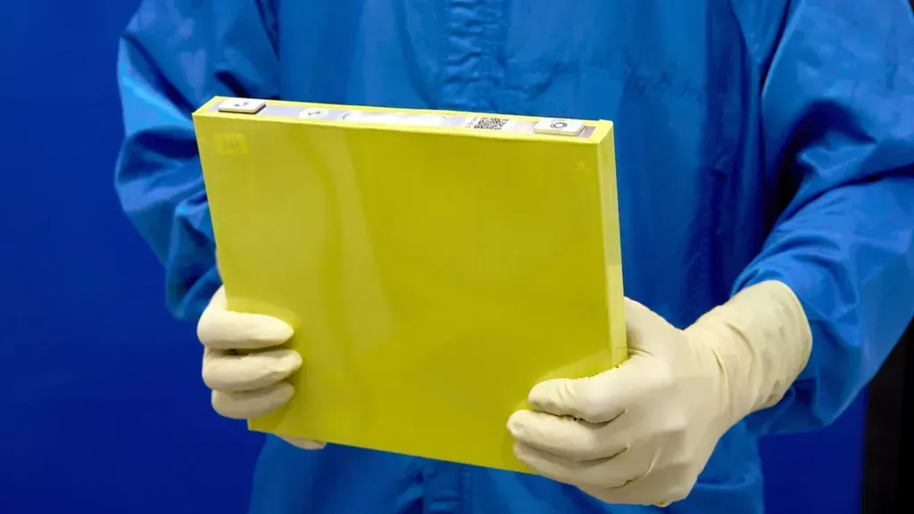 GM Targets 2028 Launch of Cost-Effective LMR EV Batteries