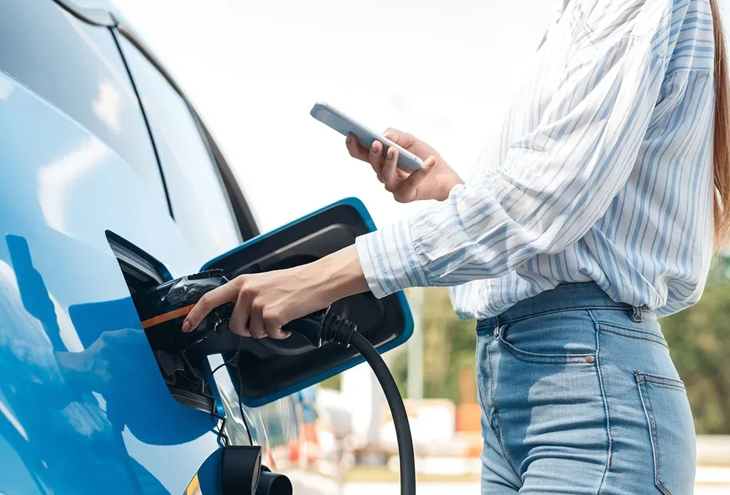 EV app use rises as connectivity issues continue to affect satisfaction