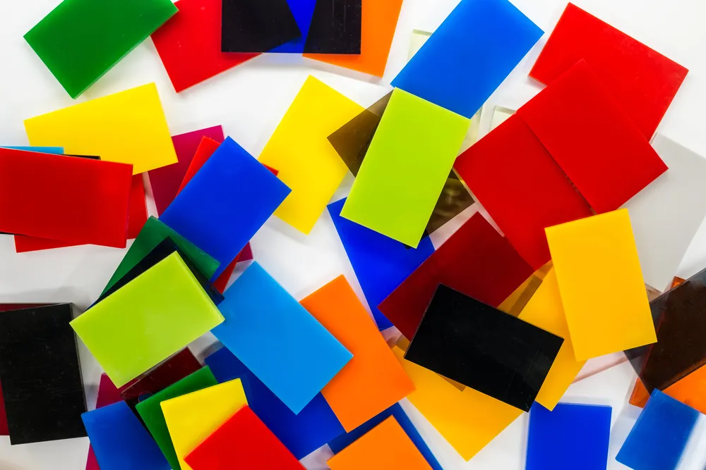 Low-temperature chemical recycling method for PMMA