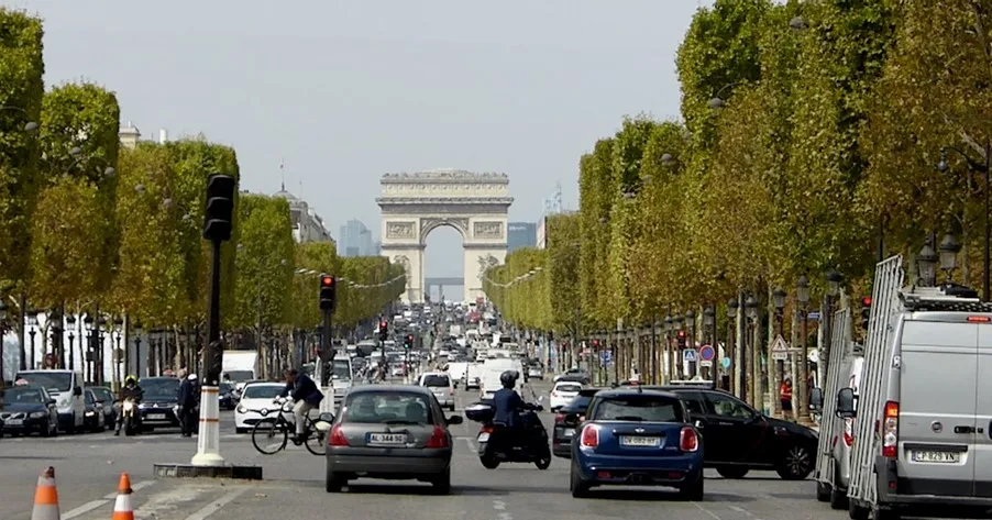 France and Germany reportedly agree to seek weaker EU car emissions targets