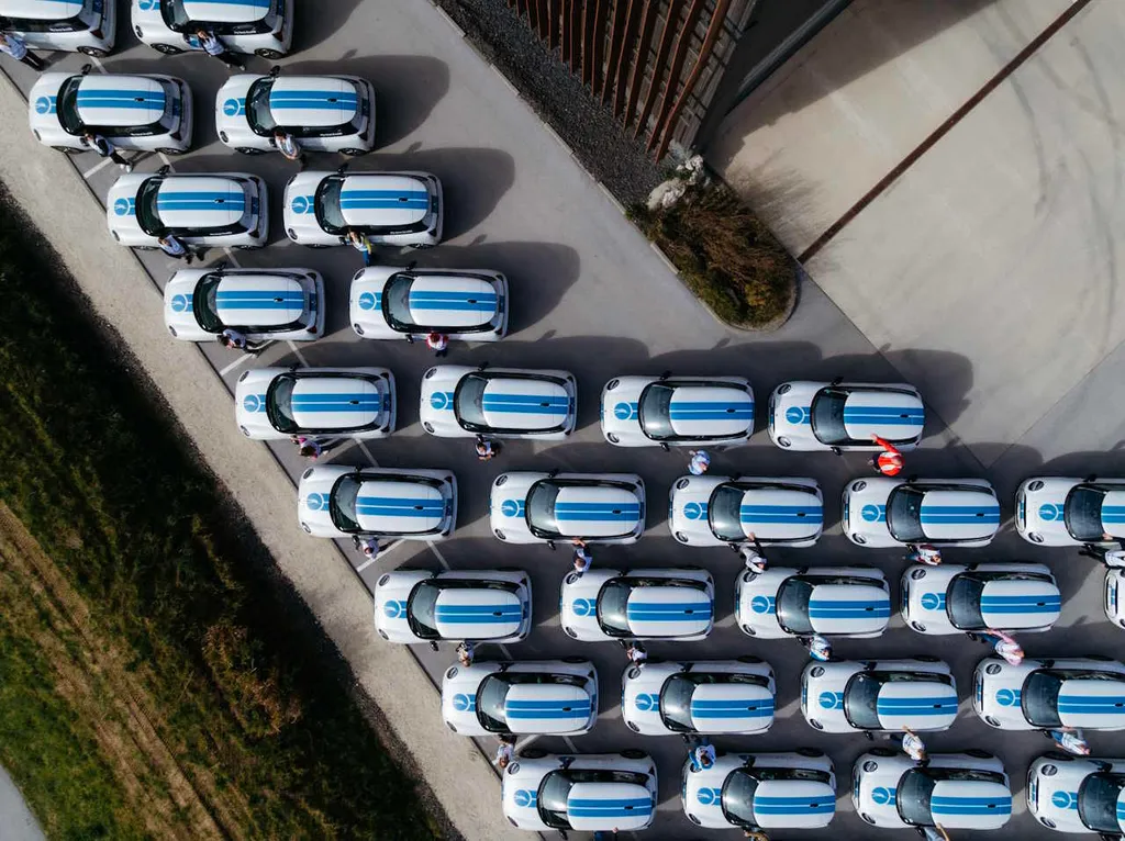 BMW Delivers 126 Electric Minis to Healthcare Company