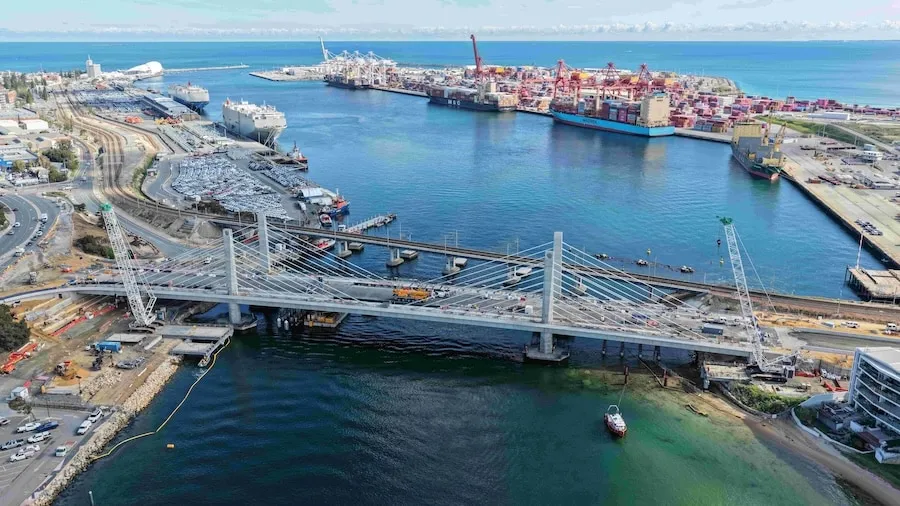 New Fremantle traffic bridge to open months ahead of schedule