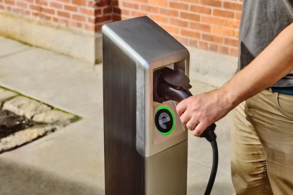 it's electric to install 90 curbside EV chargers in LA