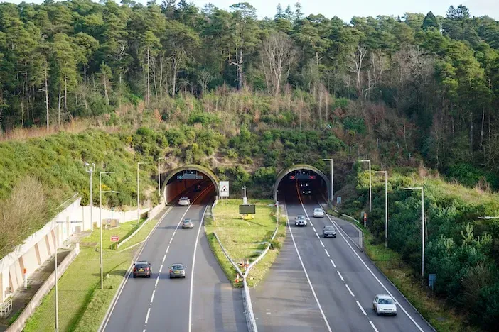 Clearview to install 860 intelligent road studs in Hindhead Tunnel