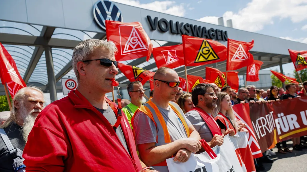 Volkswagen shareholders urge faster overhaul amid restructuring threat