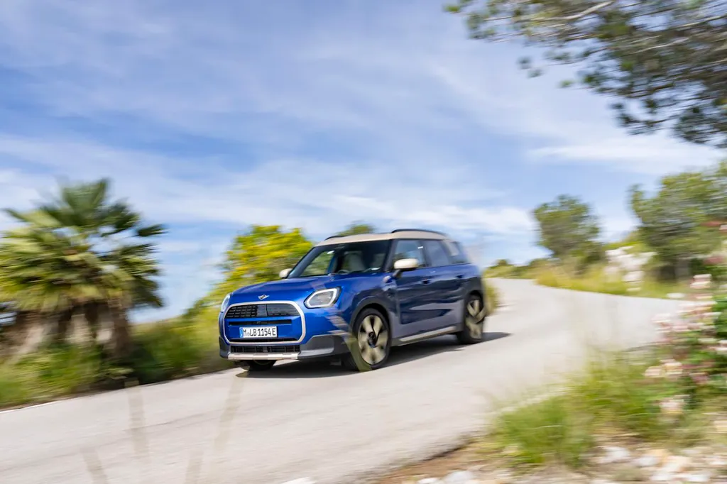 Electric Mini Countryman update raises WLTP range to 501km